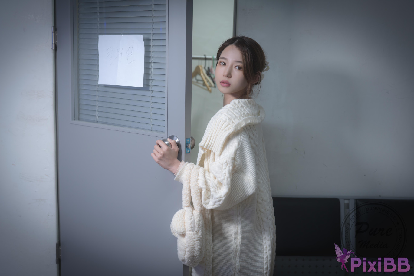 Pure Media Vol.269 Yeha Visit Suspicious Hospital PixiBB.COM 032